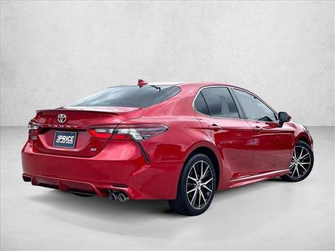 Used 2022 Toyota Camry SE FWD image 2
