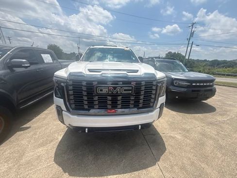 Used 2024 GMC Sierra 3500 Denali Ultimate AWD/4WD image 11