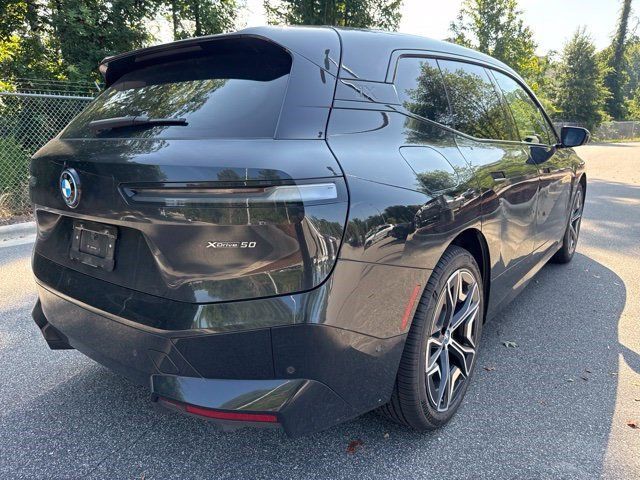 Used 2024 BMW iX xDrive50 w/ Premium Package AWD/4WD image 5