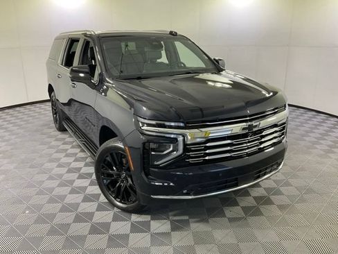 Used 2025 Chevrolet Suburban Premier AWD/4WD image 43