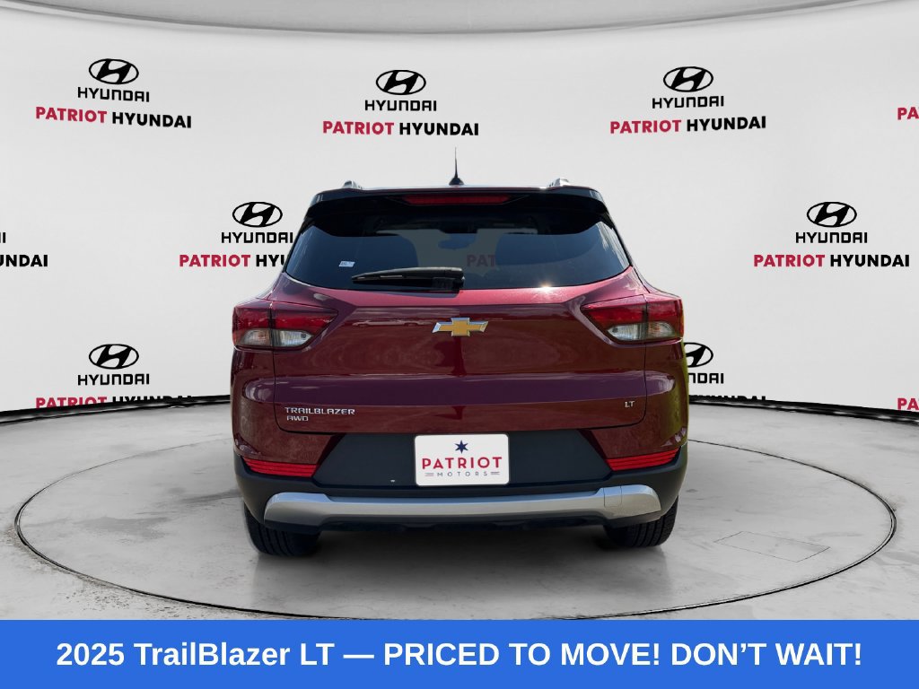 Used 2025 Chevrolet TrailBlazer LT AWD/4WD image 4