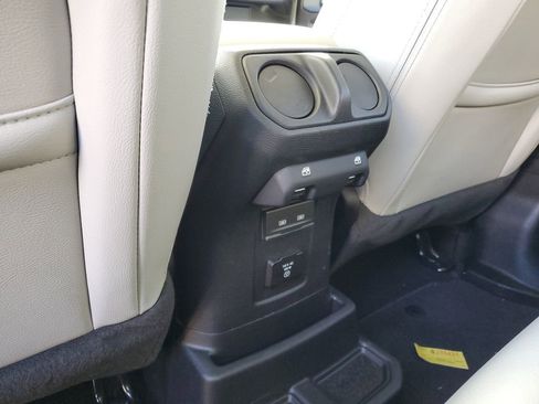 Used 2023 Jeep Wrangler Unlimited Sahara image 27