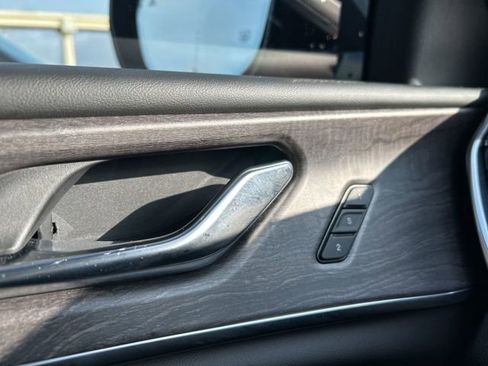 Used 2024 Jeep Grand Cherokee Overland image 16