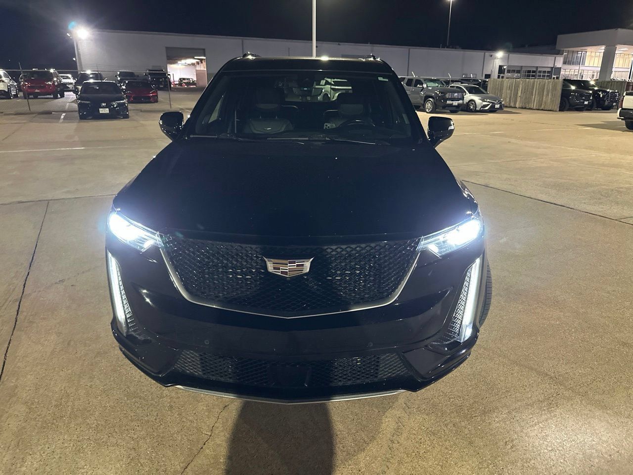 Used 2022 Cadillac XT6 Sport w/ Technology Package AWD/4WD image 2