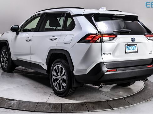 Used 2024 Toyota RAV4 XLE Premium image 4