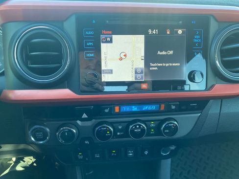 Used 2016 Toyota Tacoma TRD Off-Road AWD/4WD image 15