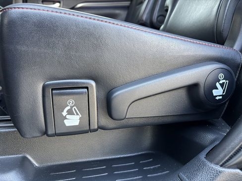 Used 2019 Toyota Highlander AWD V6 image 37