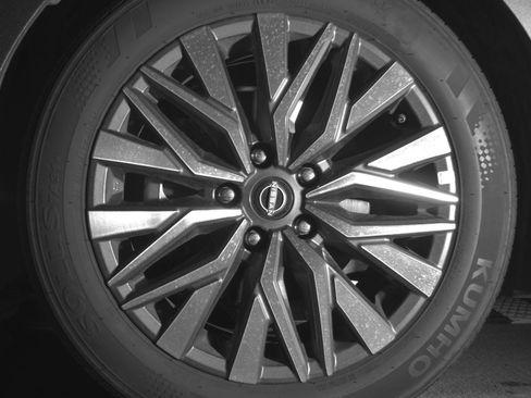 Used 2025 Nissan Altima 2.5 SV image 12