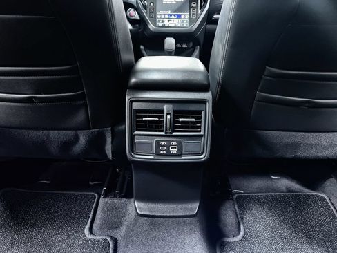 Used 2025 Subaru Forester Premium AWD/4WD image 21