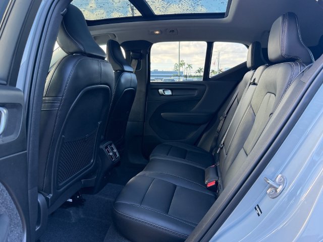 Certified 2025 Volvo XC40 B5 Ultra AWD/4WD image 11