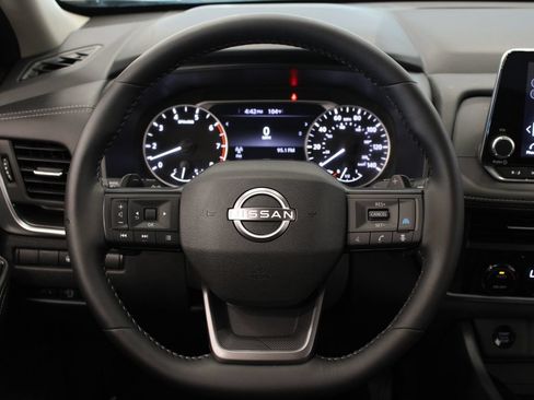 Used 2025 Nissan Rogue SV FWD image 19