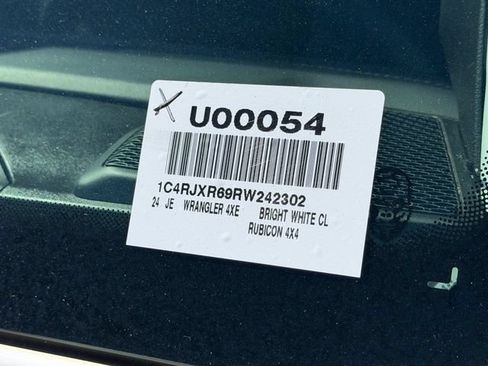 Used 2024 Jeep Wrangler Unlimited Rubicon 4xe AWD/4WD image 16
