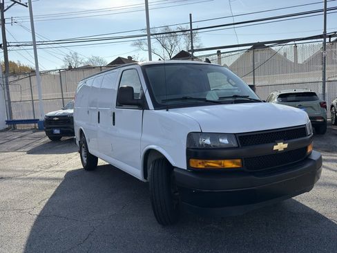 Used 2021 Chevrolet Express 2500 Work Van image 2