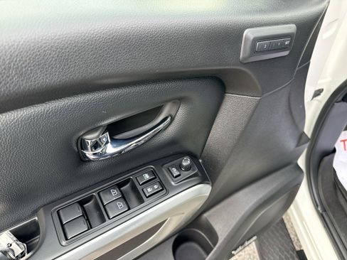 Used 2017 Nissan Titan SL image 15