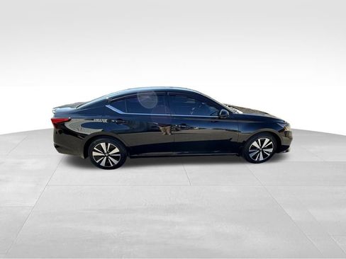 Used 2019 Nissan Altima 2.5 SV image 3