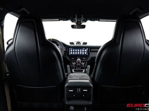 Used 2022 Porsche Cayenne Turbo GT AWD/4WD image 31