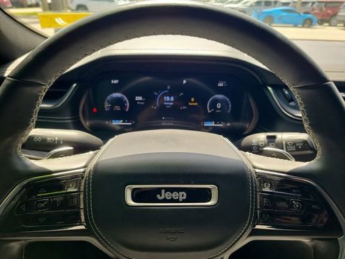 Used 2022 Jeep Grand Cherokee Overland w/ Luxury Tech Group IV image 22