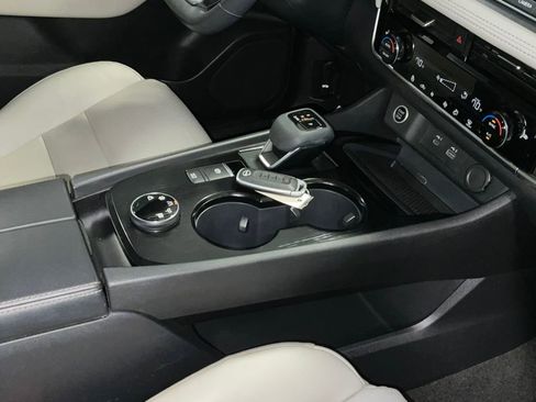 Used 2023 Nissan Rogue SV w/ SV Premium Package image 17