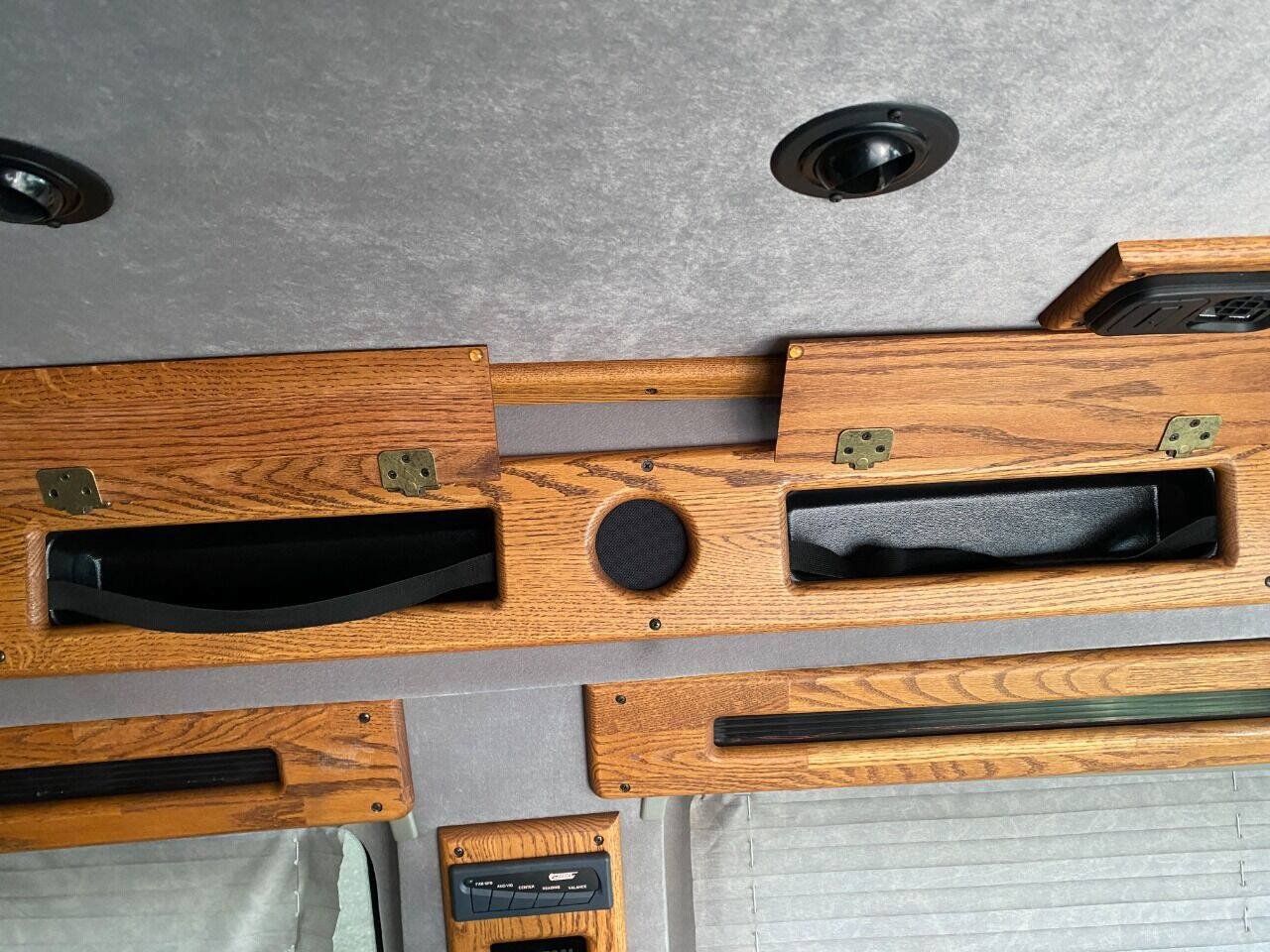 Used 1997 Ford E-150 and Econoline 150 RWD image 25
