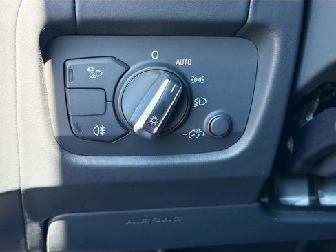 Used 2017 Audi R8 V10 w/ Carbon Exterior Package image 31