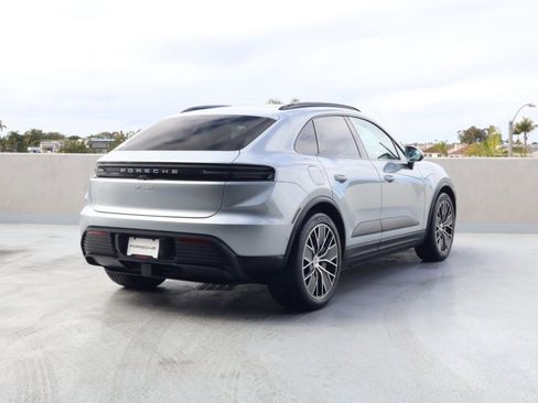Certified 2025 Porsche Macan Electric RWD image 9