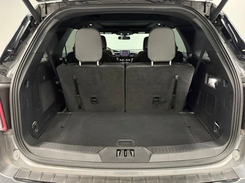 Used 2024 Ford Explorer ST-Line w/ Class IV Trailer Tow Package RWD image 35