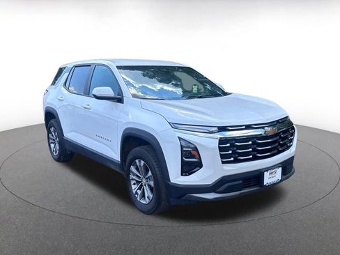 Used 2025 Chevrolet Equinox LT FWD image 3