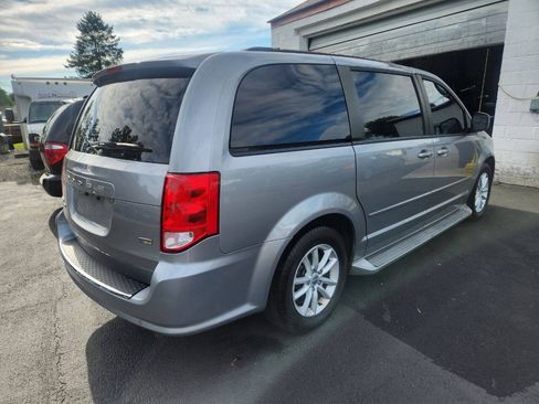 Used 2016 Dodge Grand Caravan SXT w/ Rear Park Assist Package FWD image 5