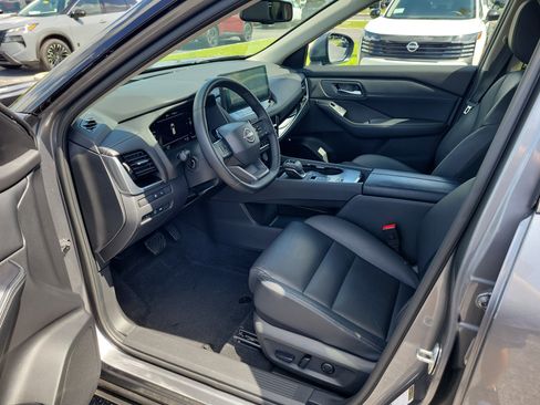 Certified 2025 Nissan Rogue SL w/ SL Premium Package FWD image 12