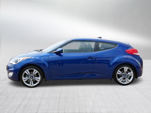 Used 2017 Hyundai Veloster Value Edition FWD image 4