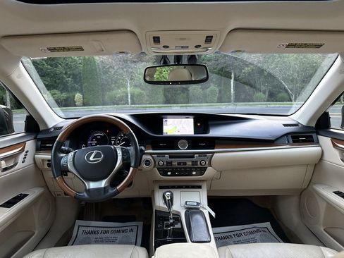 Used 2013 Lexus ES 300h w/ Luxury Pkg FWD image 26