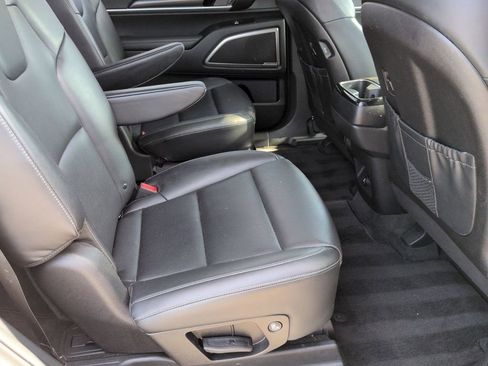 Used 2025 Kia Telluride S FWD image 31