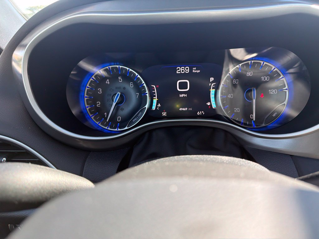 Used 2025 Chrysler Pacifica Select FWD image 14