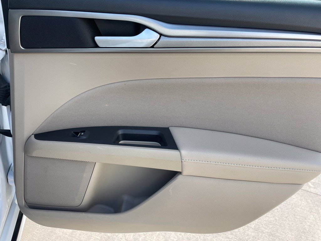 Used 2020 Ford Fusion SE FWD image 23