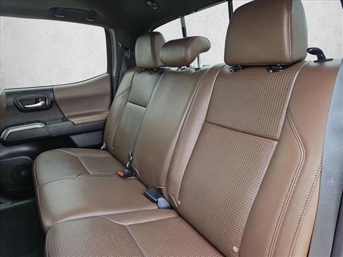 Used 2020 Toyota Tacoma Limited AWD/4WD image 18