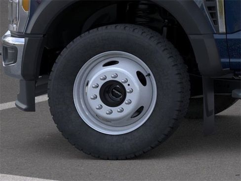 New 2025 Ford F450 XL w/ XL Chrome Package image 19