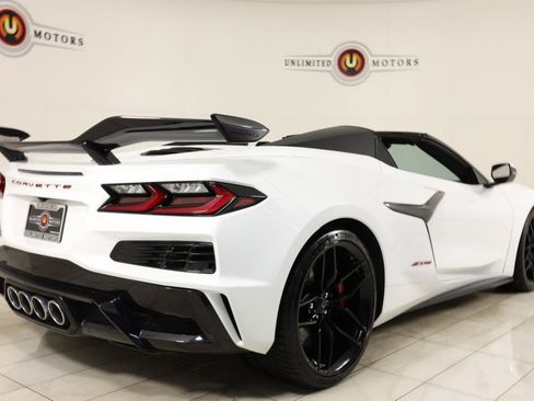 Used 2025 Chevrolet Corvette Z06 w/ Z07 Performance Package RWD image 3