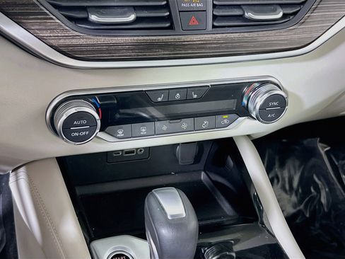 Used 2020 Nissan Altima 2.5 SL FWD image 16