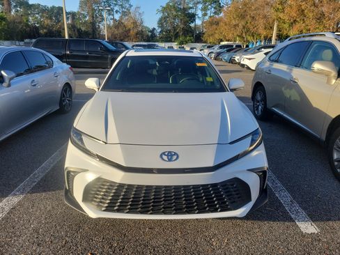 Certified 2025 Toyota Camry SE image 2