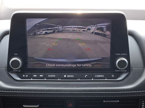 Used 2022 Nissan Rogue SV image 17