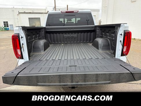 New 2026 GMC Sierra 1500 SLT image 9