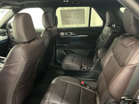 New 2027 Ford Explorer Platinum w/ 3.0L Ultimate Package AWD/4WD image 34
