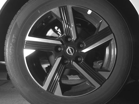 Used 2025 Nissan Sentra SV FWD image 15