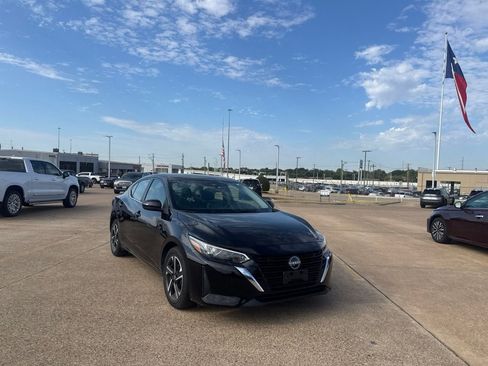 Certified 2025 Nissan Sentra SV FWD image 3