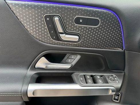 Used 2024 Mercedes-Benz GLB 250 4MATIC image 18