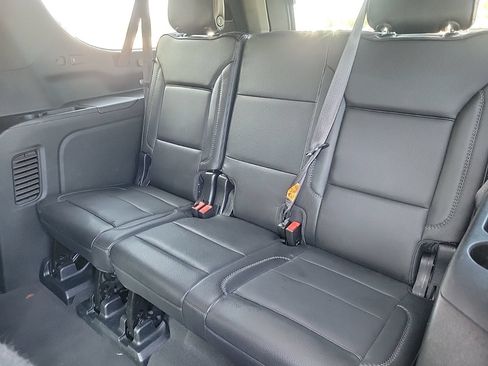 Used 2023 GMC Yukon XL Denali AWD/4WD image 18