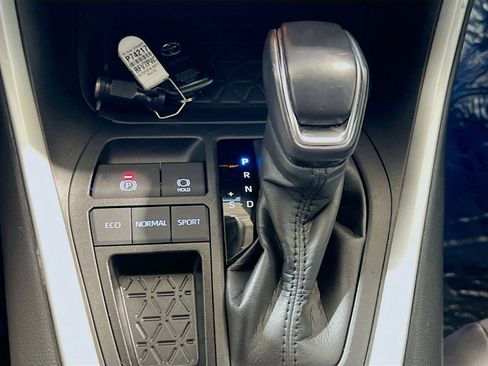 Used 2023 Toyota RAV4 XLE Premium image 12