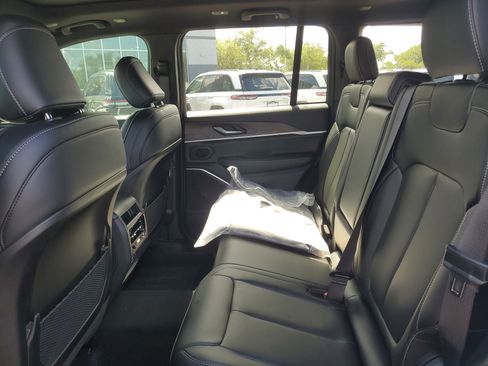 New 2026 Jeep Grand Cherokee Limited RWD image 8