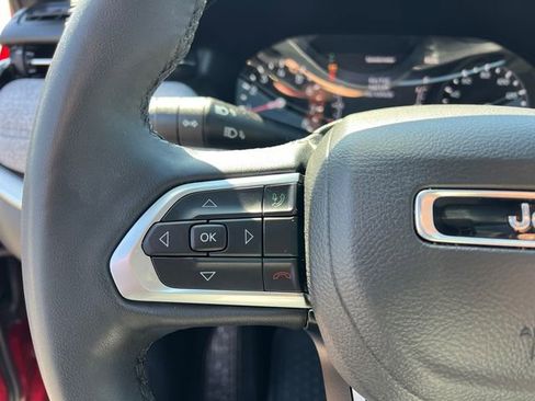 Used 2025 Jeep Compass Latitude w/ Sun & Sound Group AWD/4WD image 16