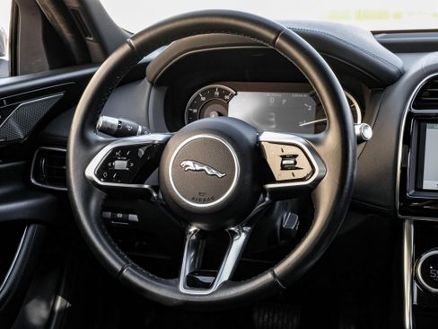 Used 2020 Jaguar XE S image 16